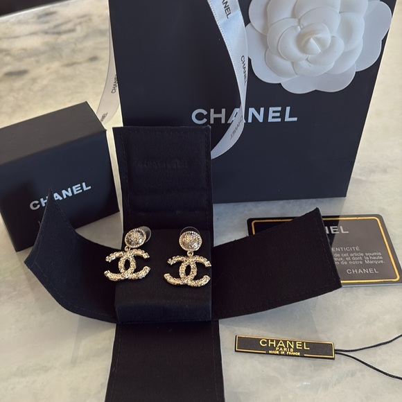 Brand New Chanel CC Earrings Full Inclusion AUTHENTIC with COA - Picture 5 of 7